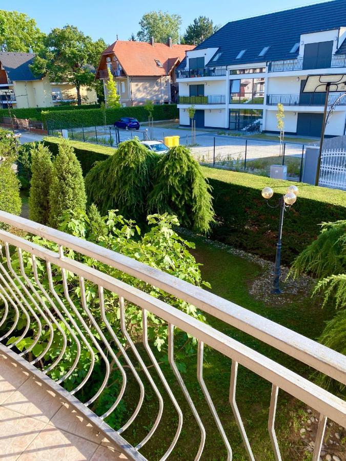 Selyemakacapartman Balatonlelle Eksteriør bilde