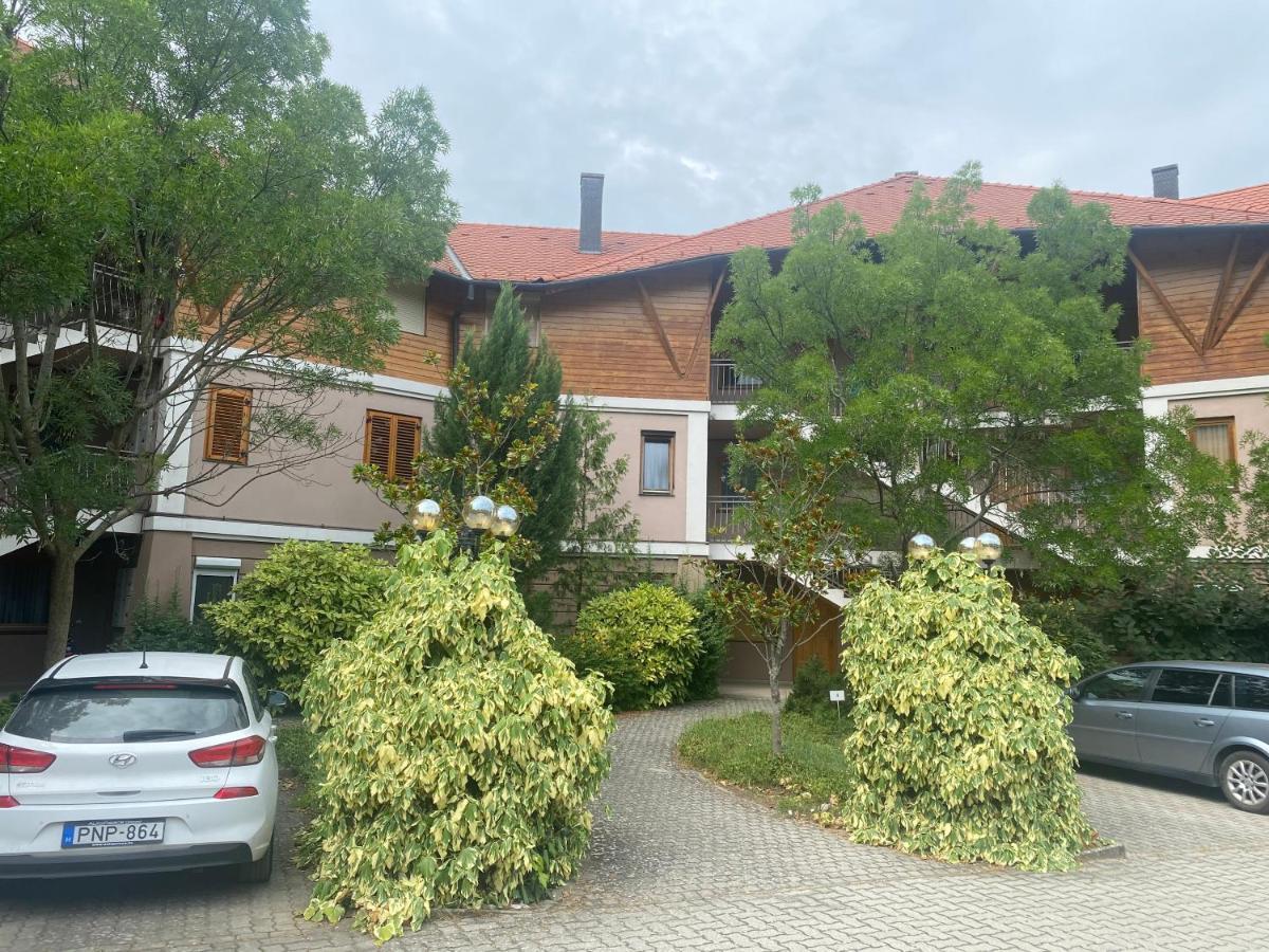 Selyemakacapartman Balatonlelle Eksteriør bilde